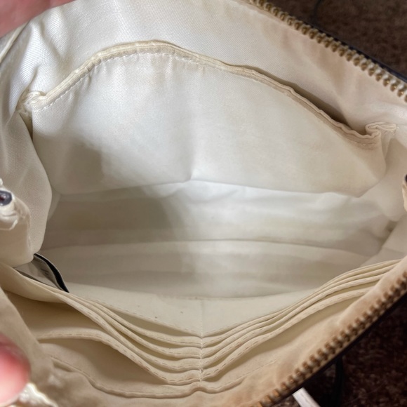 Liz Clairborne crossbody - Picture 4 of 5